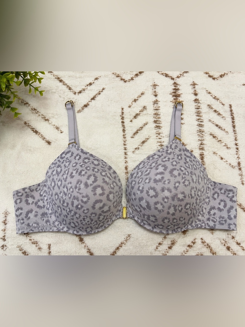 Victoria’s Secret 32DD Gray Leopard Front Close T-Shirt Bra